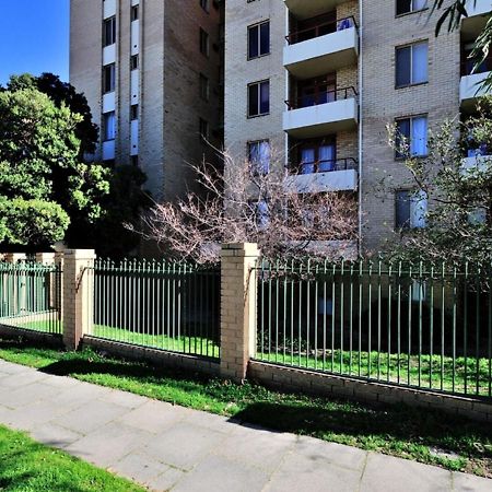 Sky High On Arundel - Central Fremantle Apartment Extérieur photo