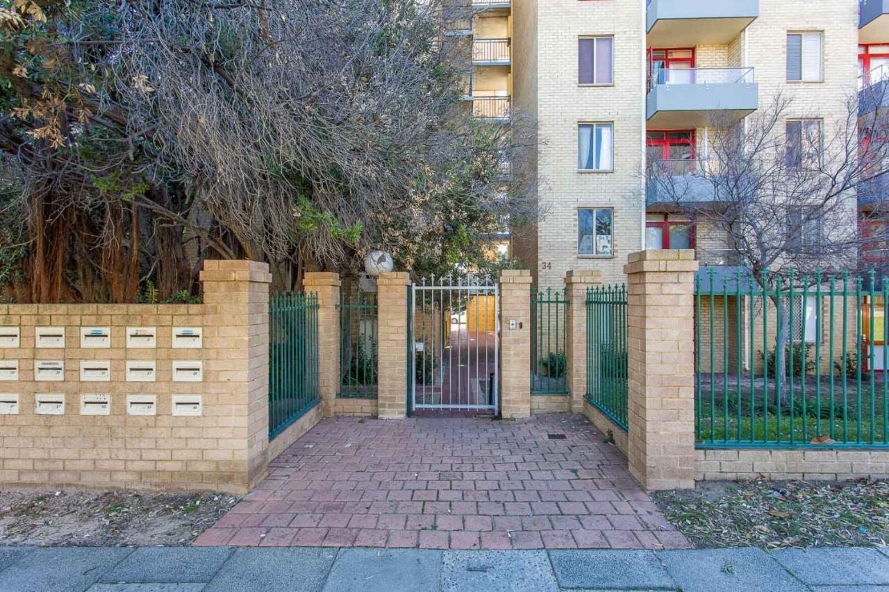 Sky High On Arundel - Central Fremantle Apartment Extérieur photo