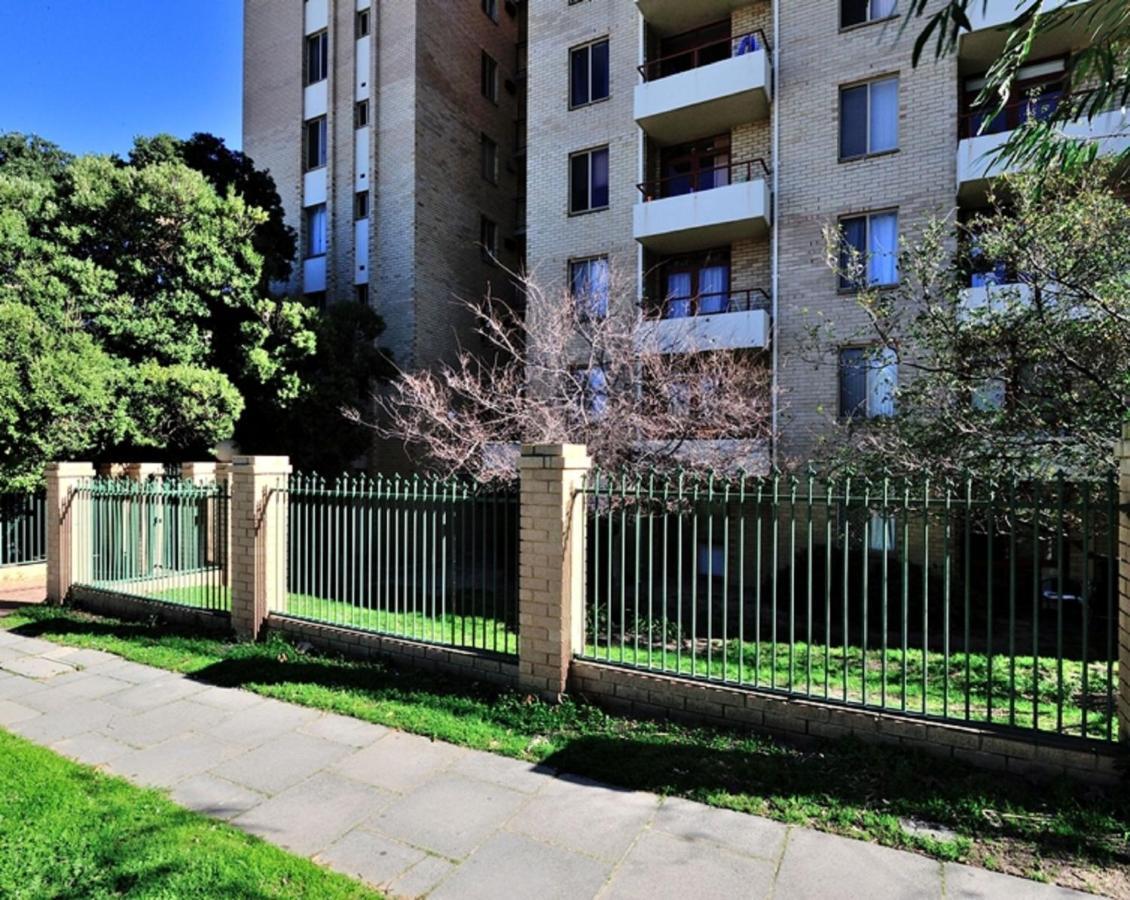 Sky High On Arundel - Central Fremantle Apartment Extérieur photo
